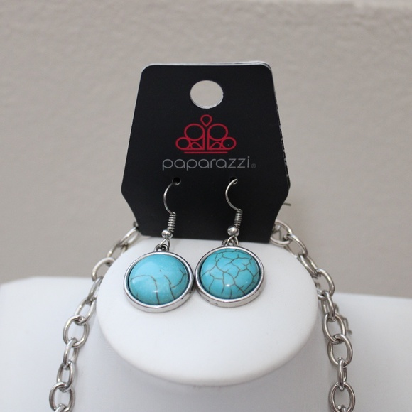 Cougar Blue Necklace and Earrings Set - Picture 6 of 6